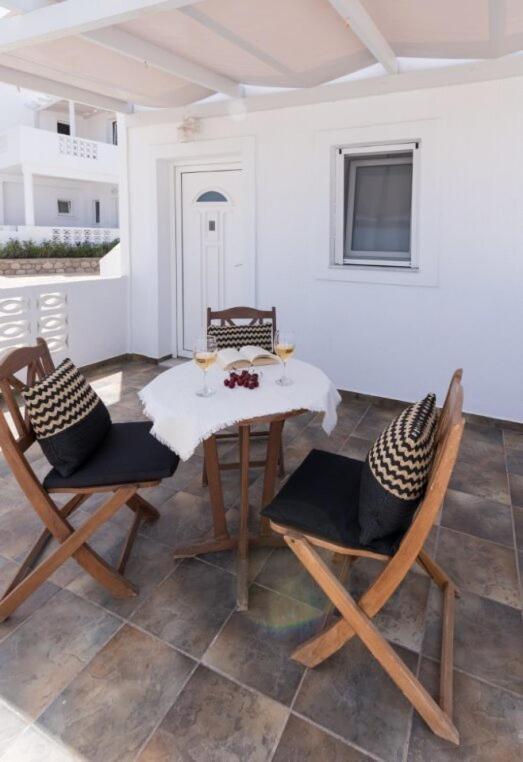 Kanelis Studios & Suites Mytakas Exteriör bild