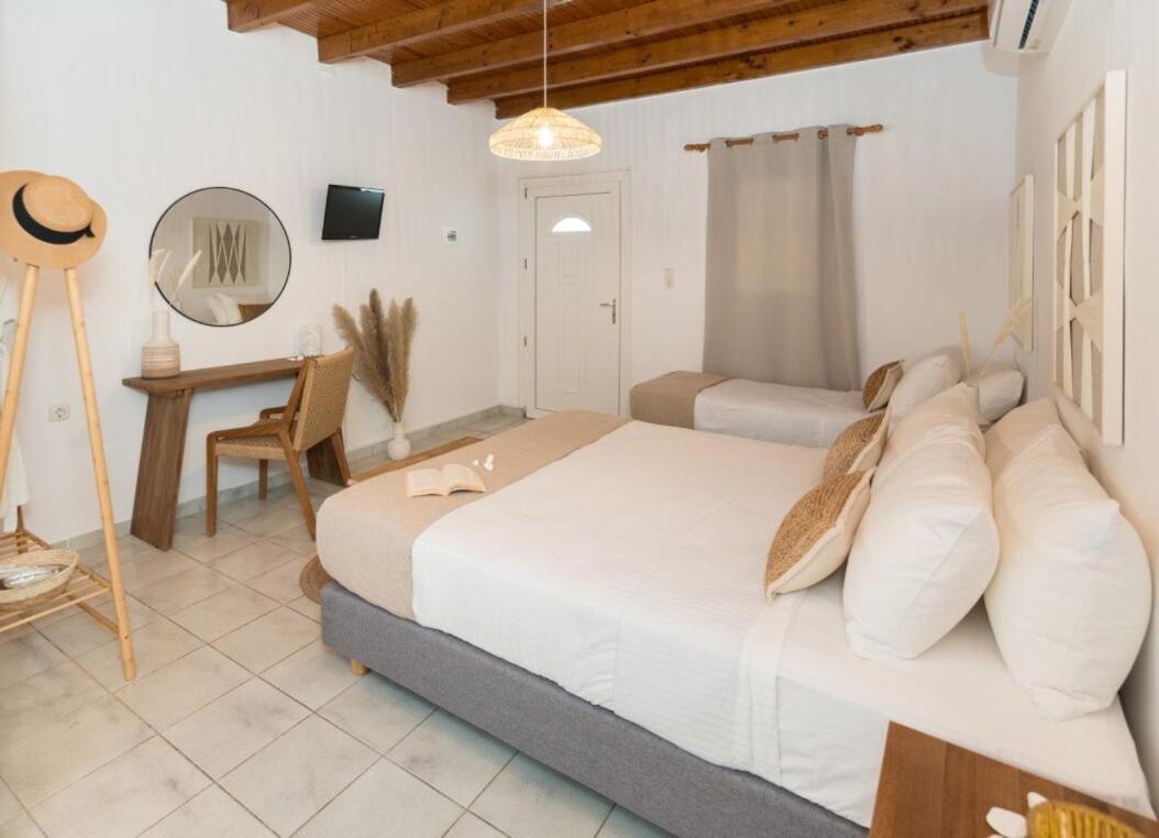 Kanelis Studios & Suites Mytakas Exteriör bild
