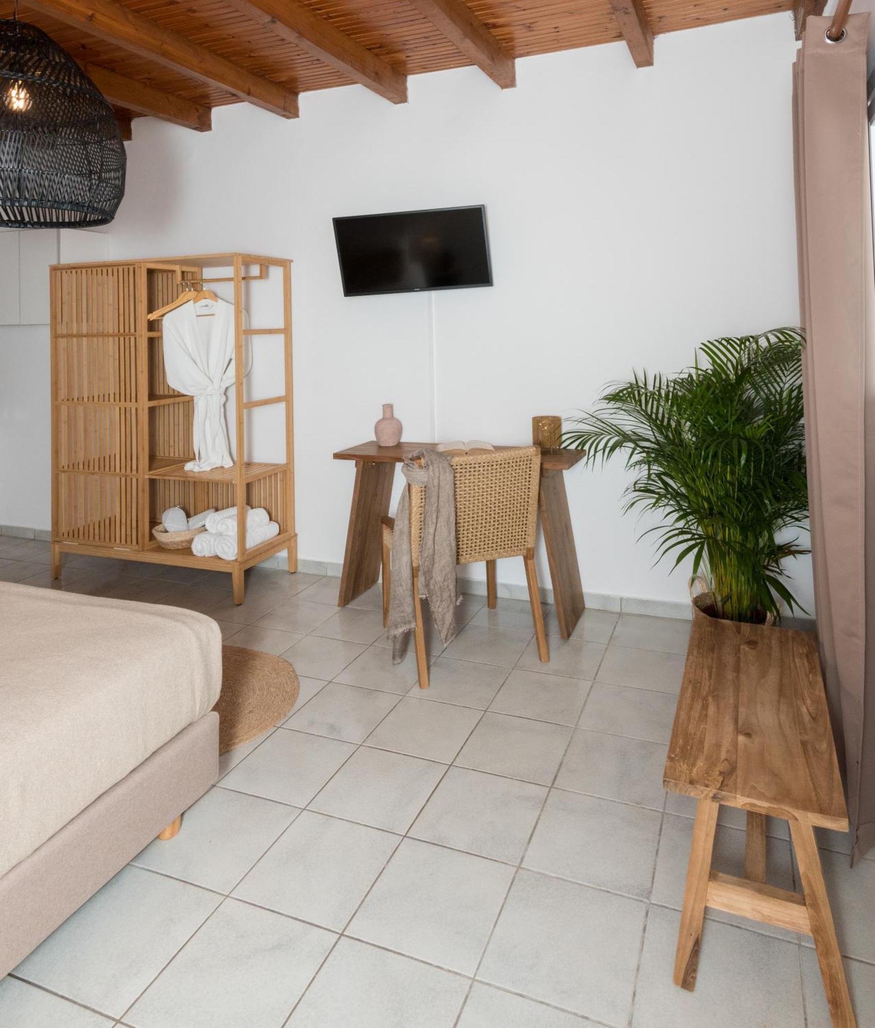 Kanelis Studios & Suites Mytakas Exteriör bild